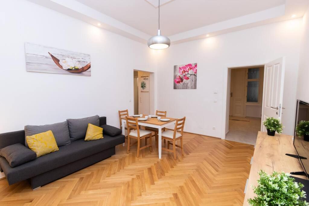 New, Central, In The Heart Of The 7th Heaven * Viena